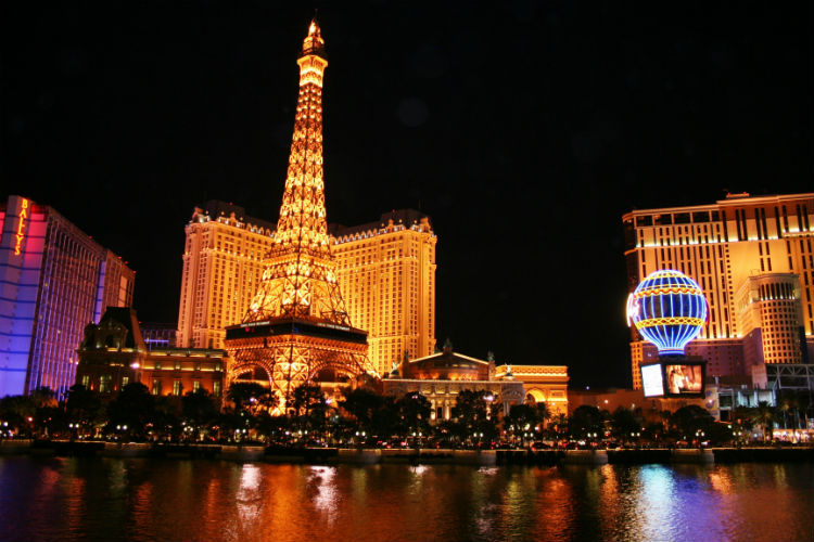 the eiffel tower replica in Las Vegas